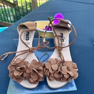 MIA Bohemian Sandals Tan Suede Floral Adjustable Ankle Tie Size 6.